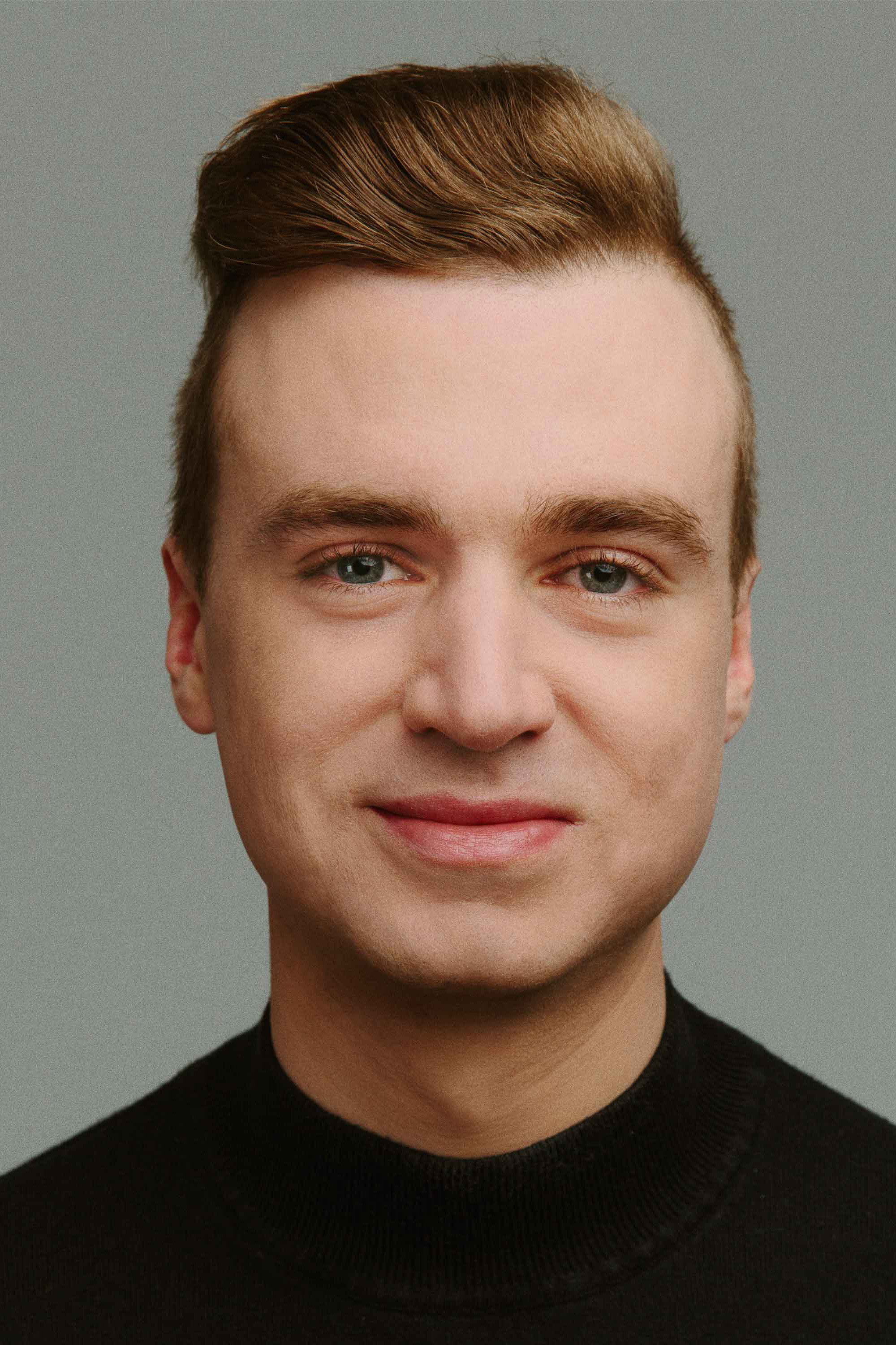 Arnaud Soly as Self in Les 5 Prochains