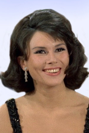 María Rosa Rodríguez as Estella in The Looters
