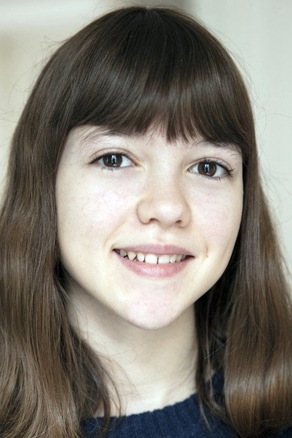 Sarah Touffic Othman-Schmitt as Luna in Fahim