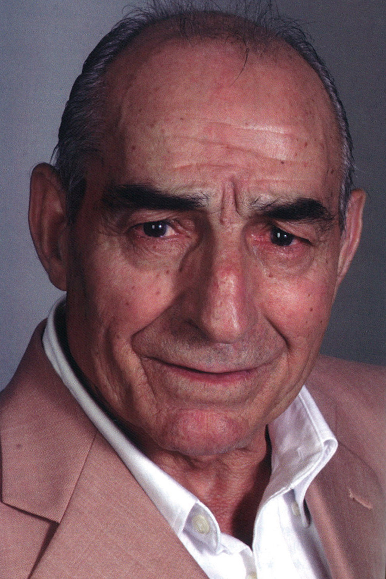 Saturnino García as Abuelo in Sofía