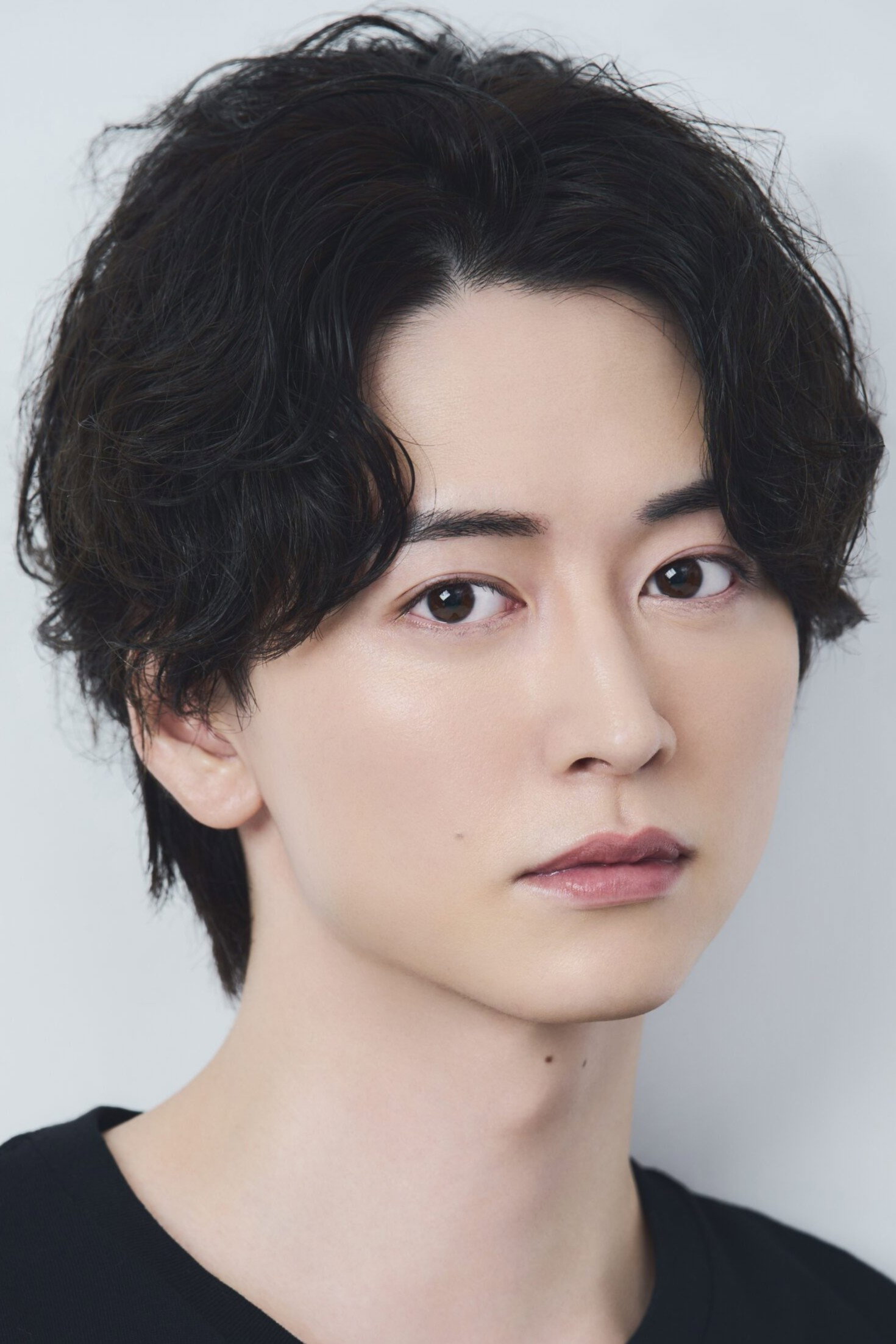 池田匡志 as Takatoshi Makino in The Reason My Boyfriend Married My Older Sister