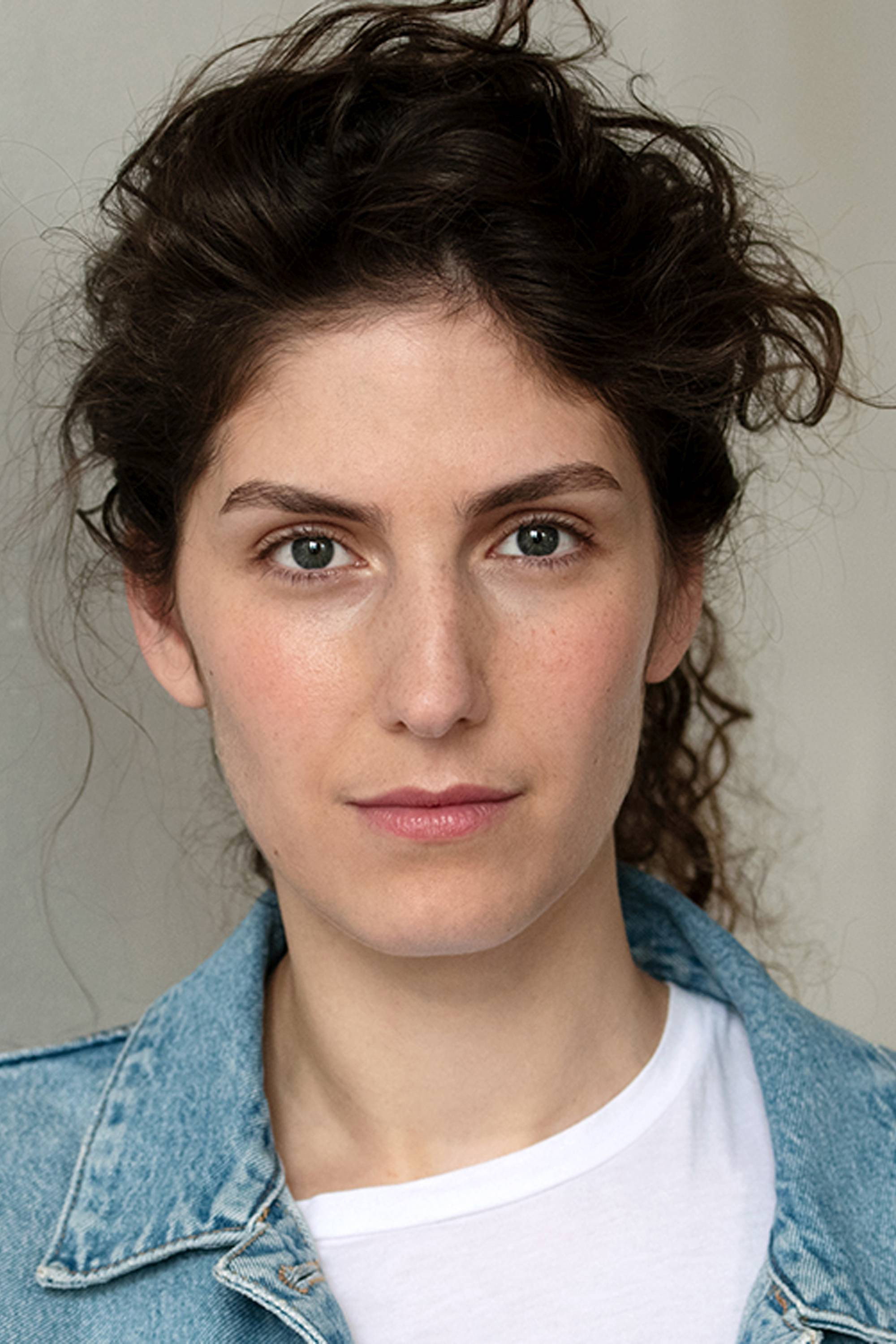 Mira Benser as Wanda in Thrice