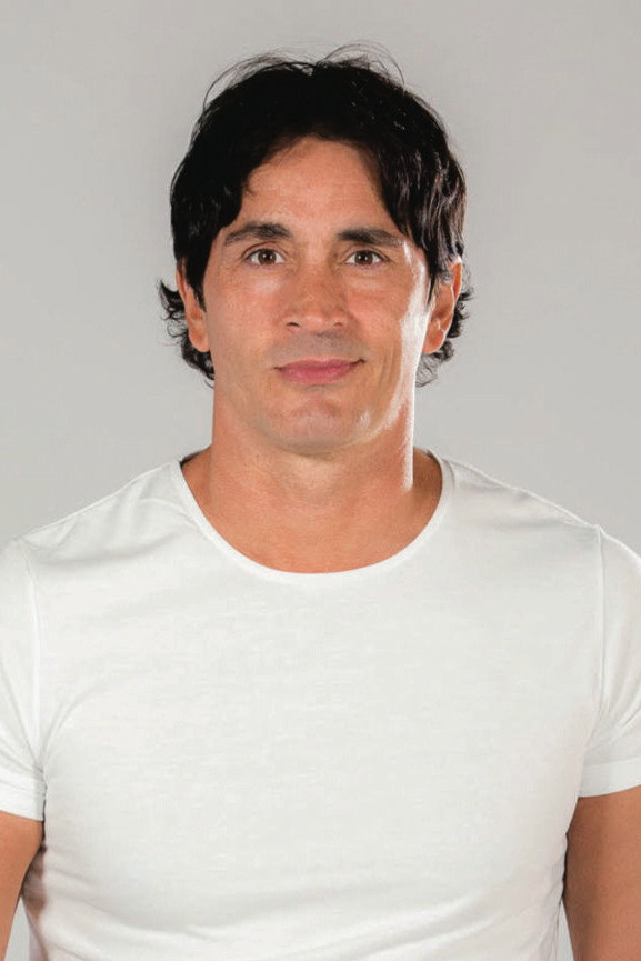 Sebastián Estevanez as Miguel Cardozo in Separadas