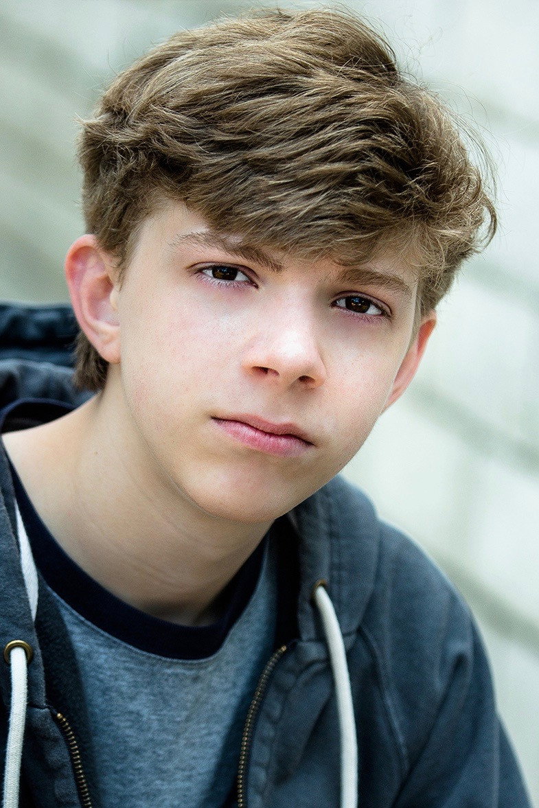 Gabriel Rush as Auggie Hilderbrandt in Scary Stories to Tell in the Dark