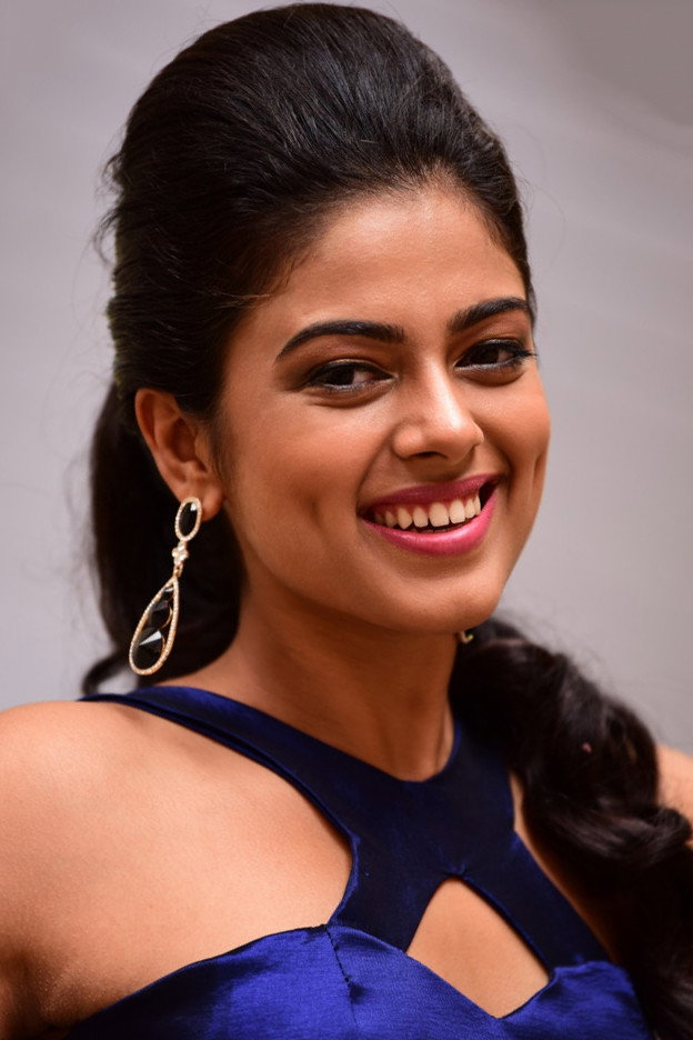 Siddhi Idnani as Paavai in Vendhu Thanindhathu Kaadu
