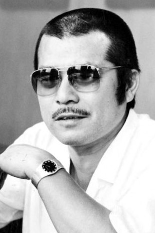 志賀勝 as Kazuo Wakamatsu in Gambling Code and Feuds