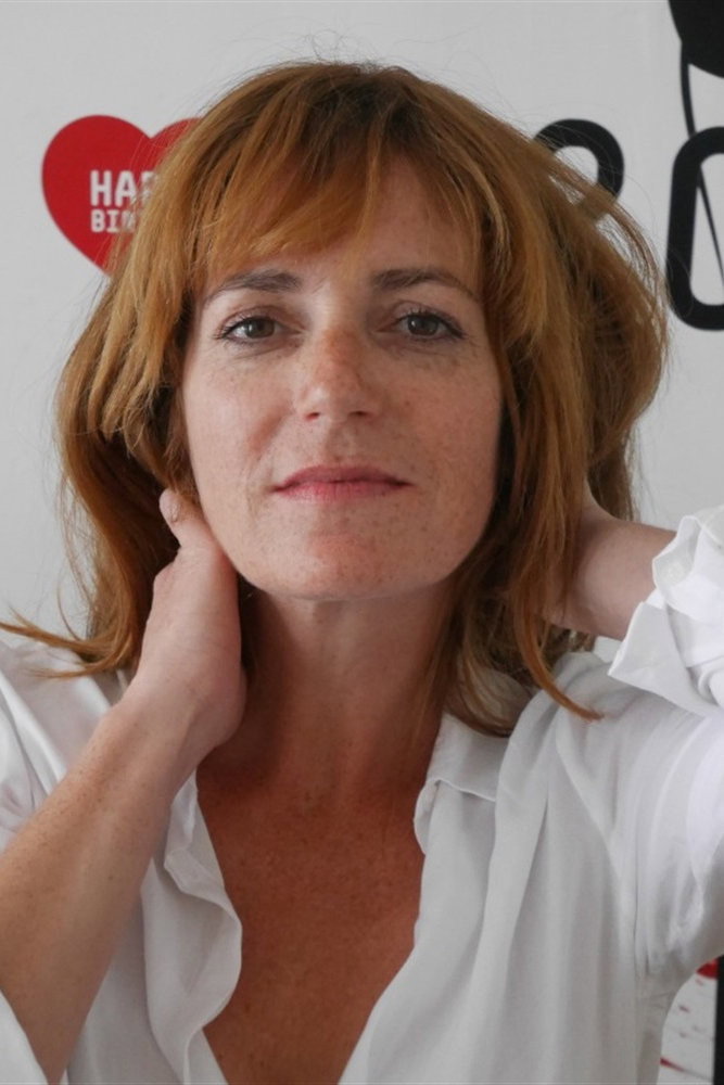Laurence Oltuski as Élisabeth 'Babeth' Fontella in SODA: le rêve américain