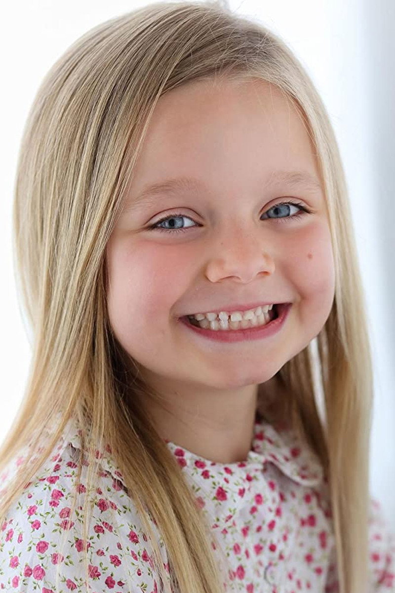 Harriet Turnbull as Jess McLeod in What We Did on Our Holiday