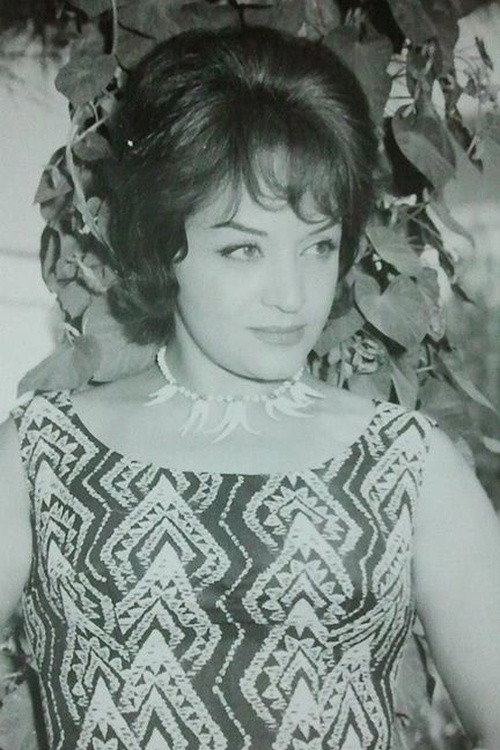 Shahla Riahi as Effat in Abbas the Baker