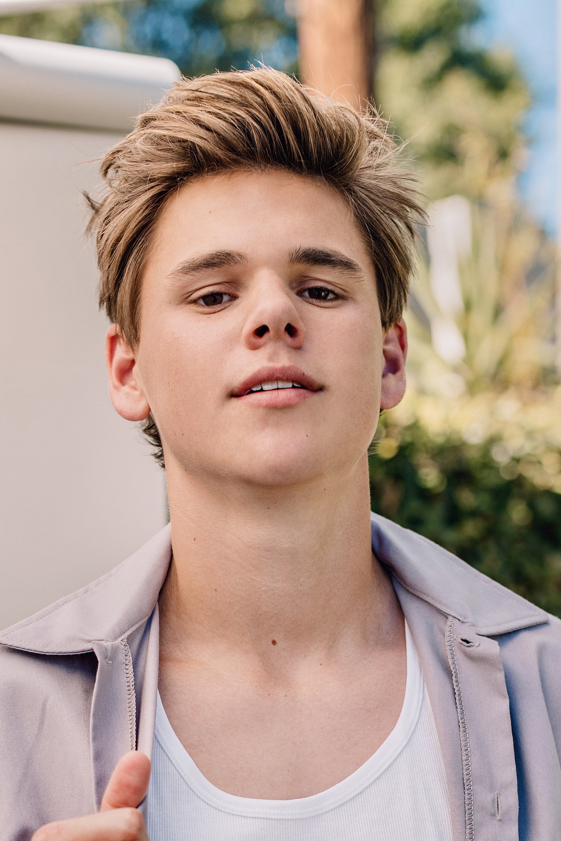 Gavin White as Quinn in Burying Doris