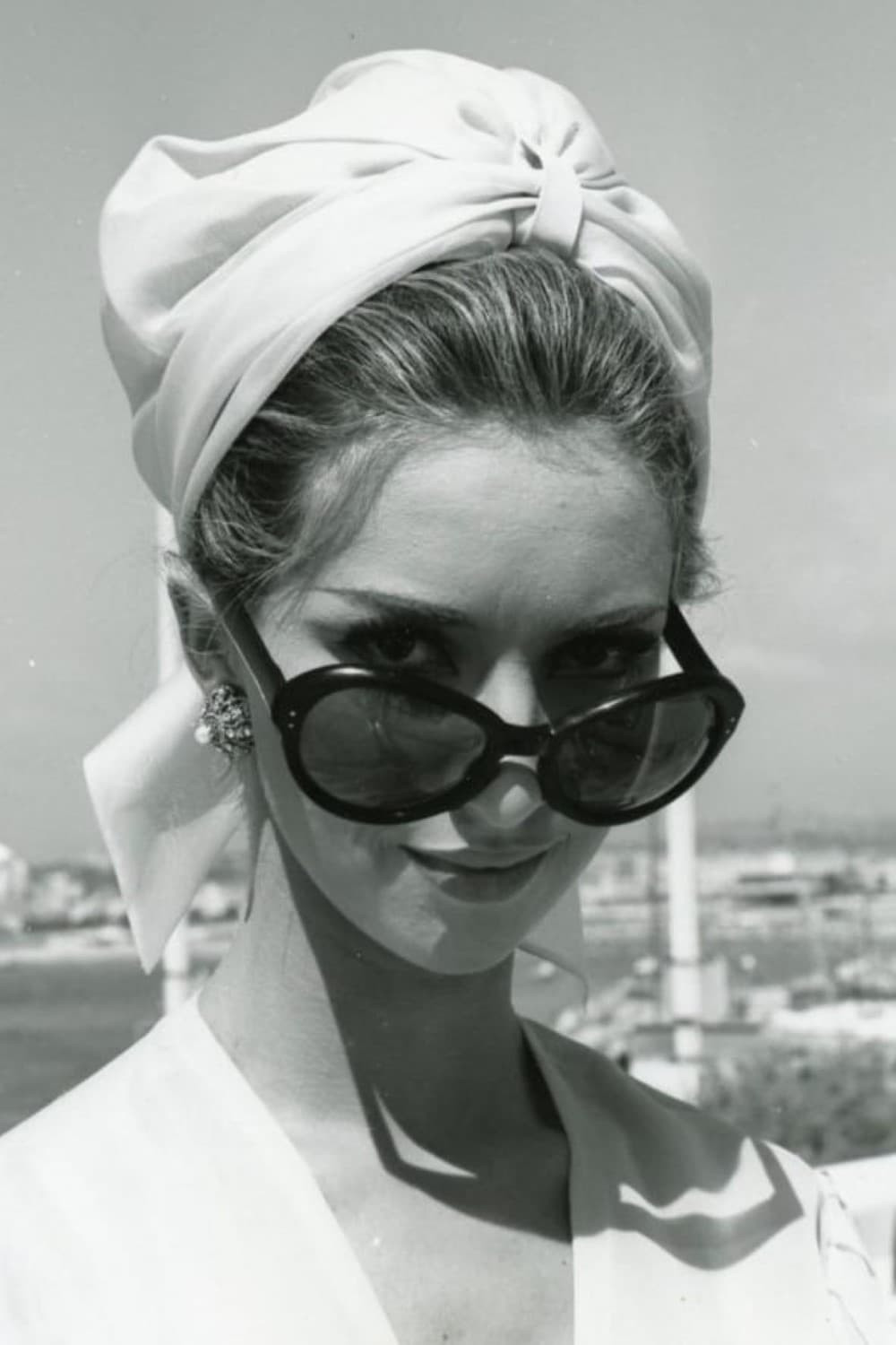 Yori Bertin as Véronique in Ascenseur pour l'échafaud