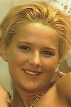 Cindy Scorsese as (as Beatrice Poggi) in Penelope