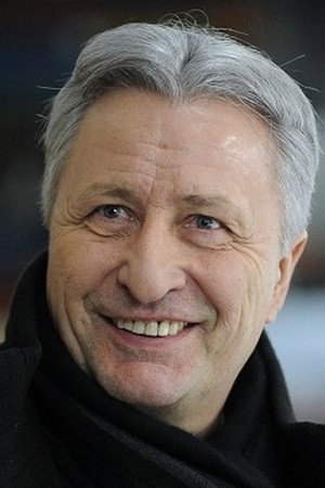 Александр Якушев as Ведущий in Факты