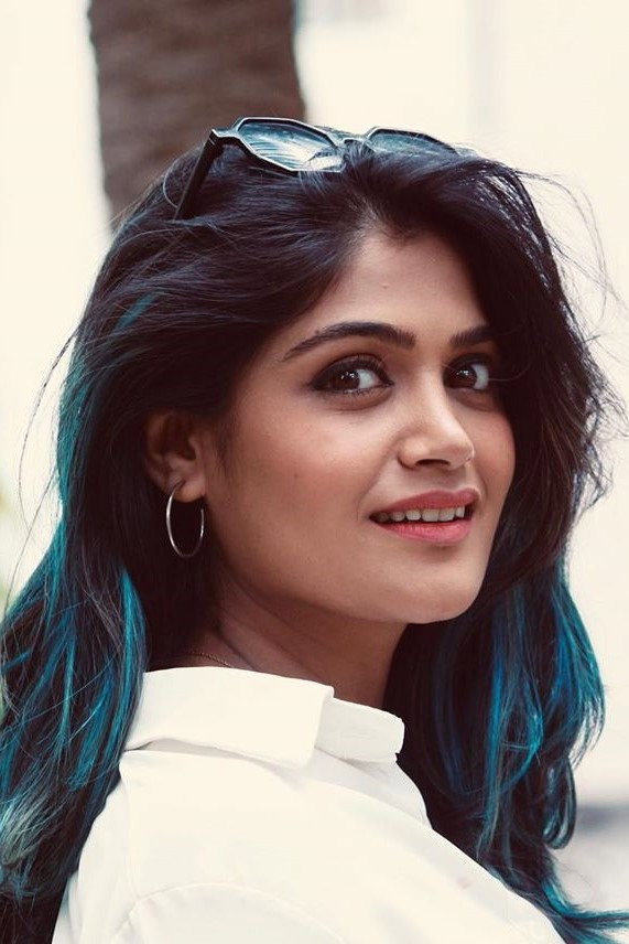 Isha Keskar as Nachiket's friend's wife in Girlfriend