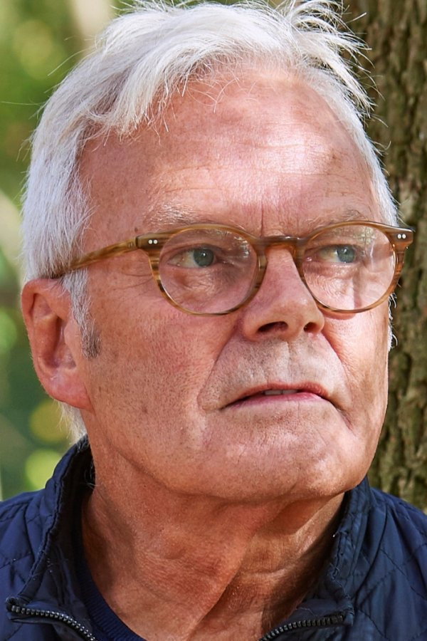 Jarl Friis-Mikkelsen as Vært in Lur mit liv