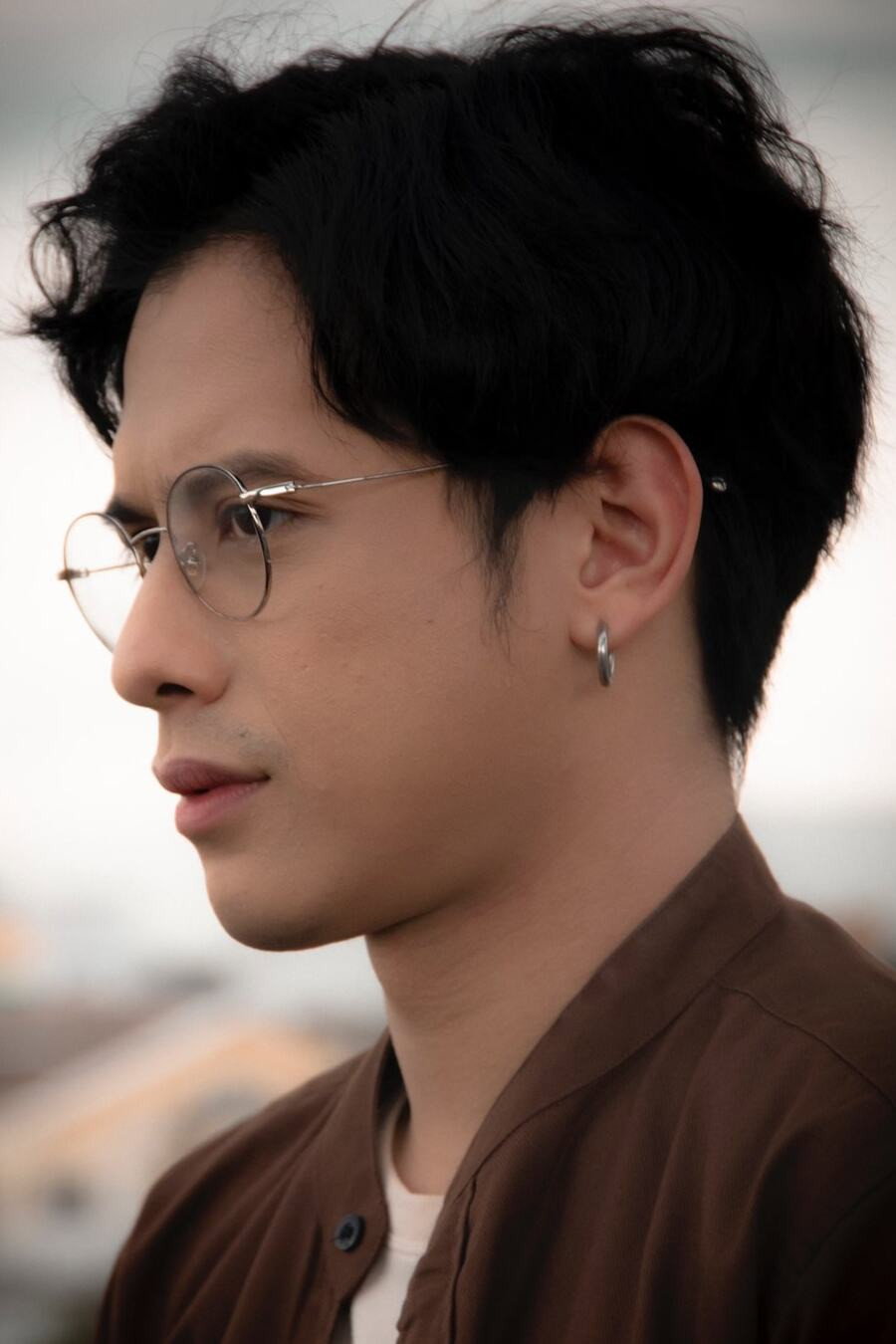 Aksornkorn Jariyakhuntorn as Two in TONIGHT