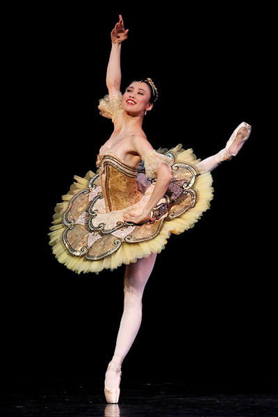 Ako Kondo as Dancer (Swanhilda) in Coppélia