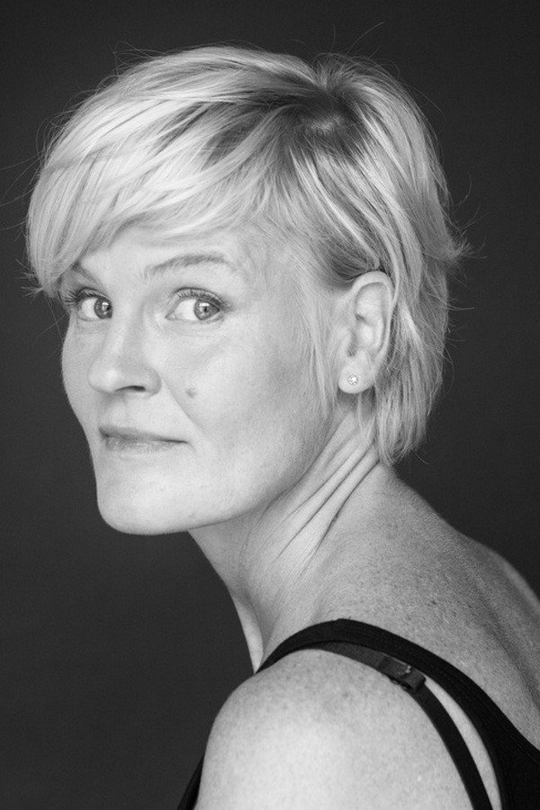 Mona Kortelampi as Kumppani in How to Take Care of Your Parakeet