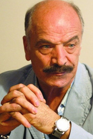 سعید راد as Stranger in Journey of the Stone