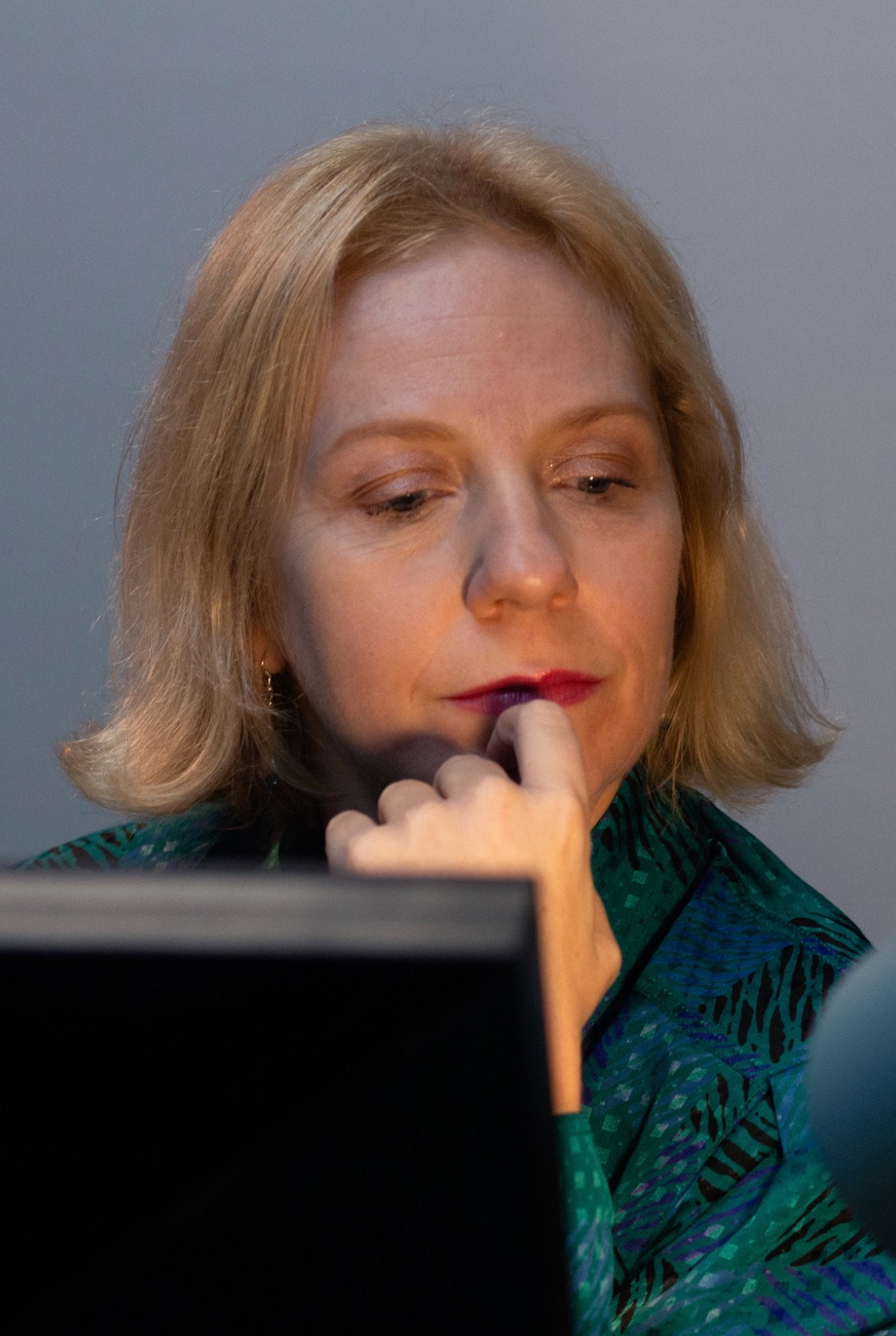 Janaína Pellizzon as Marcela in Anxiously