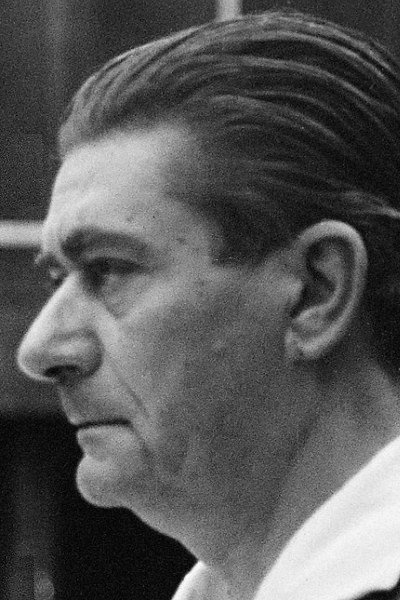 János Makláry as Grandfather in Házasságból elégséges