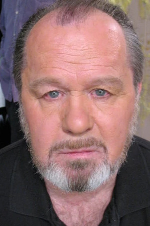 Biff Yeager as Bill in Psycho Sisters