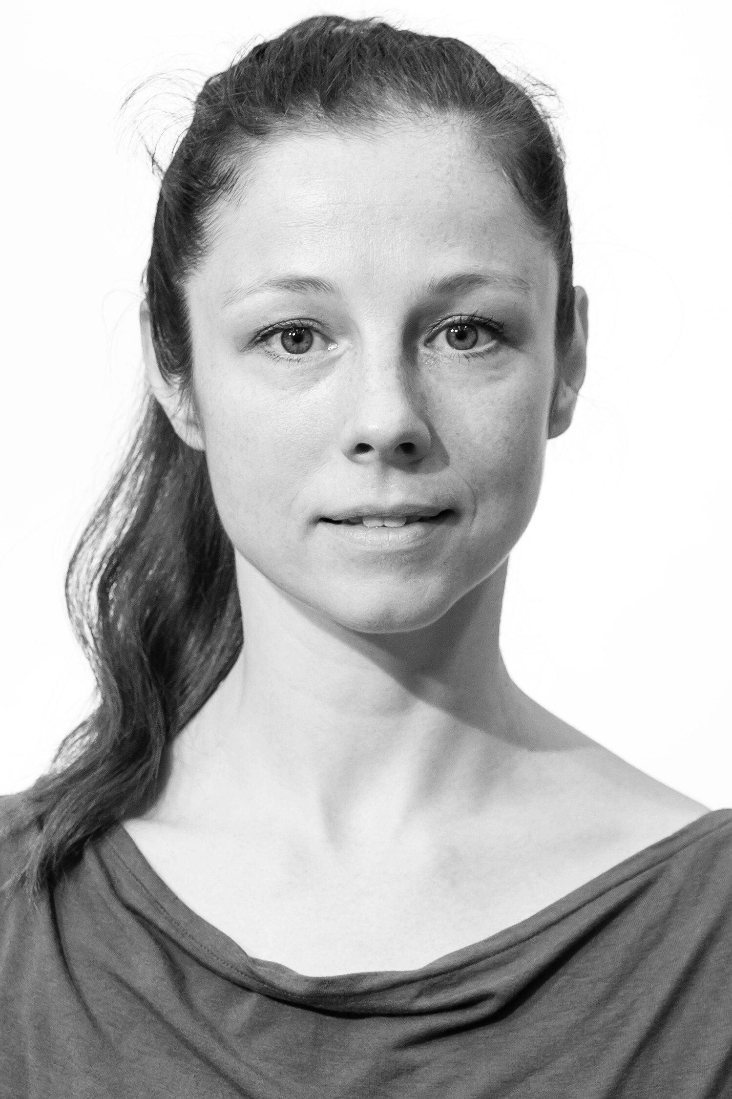 Eva Dewaele as Julia in Marmorera