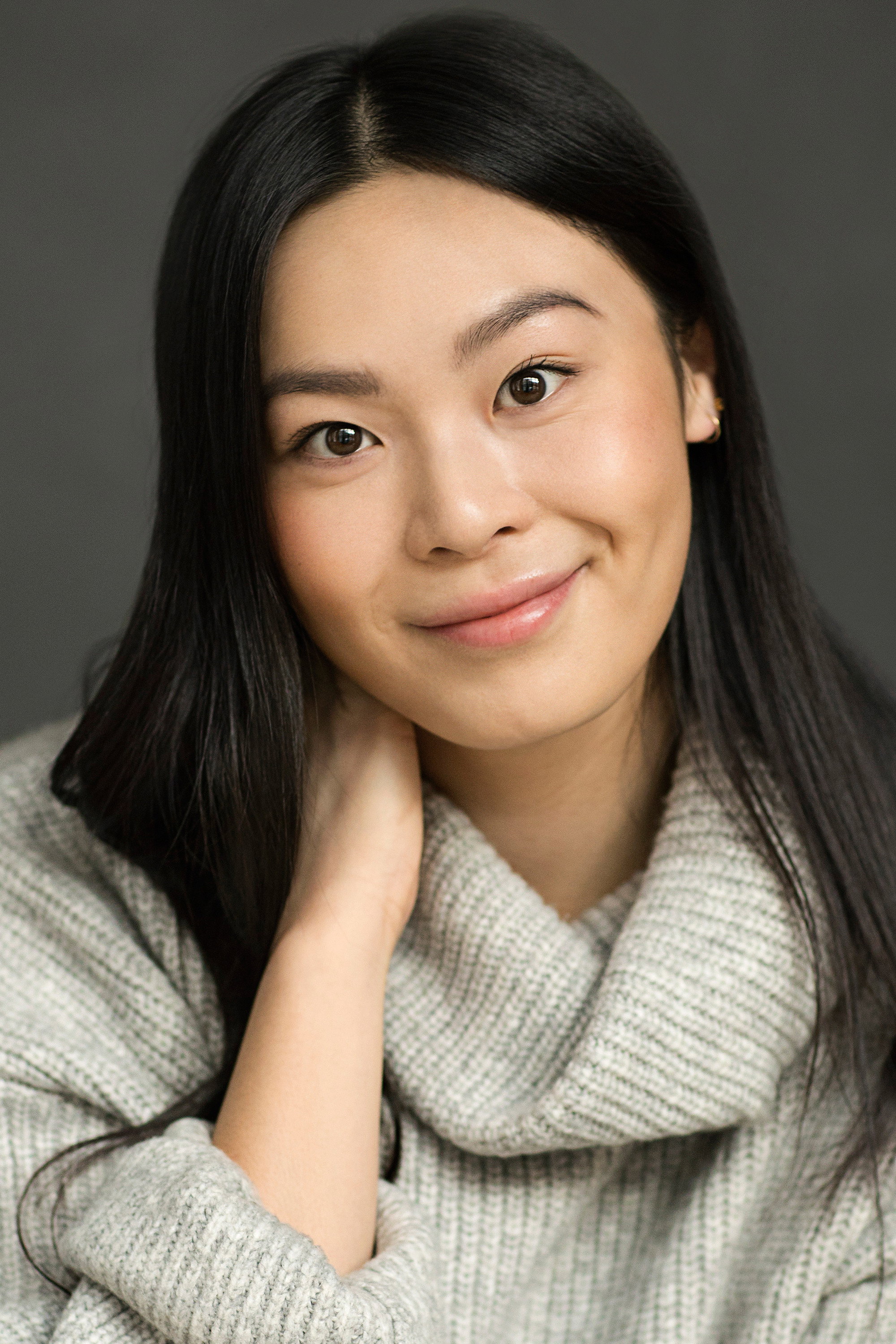 Noémie Leduc-Vaudry as Serveuse de sushi in L'anxiété, au 21e siècle