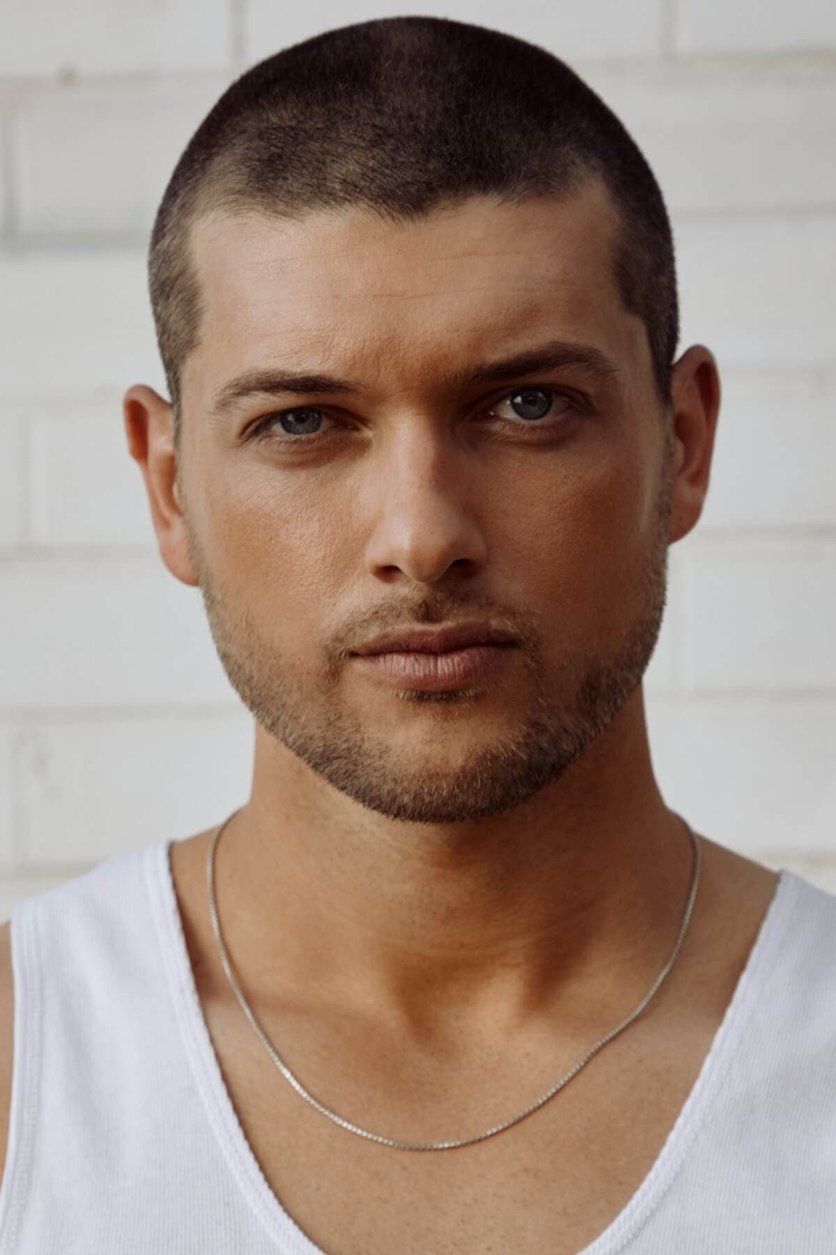 Alex Arco as Luther in Sorrowing Man