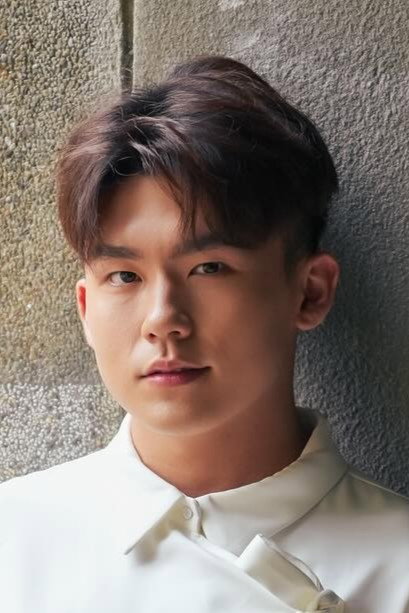 洪仕晟 as Ya Bai in Influencer
