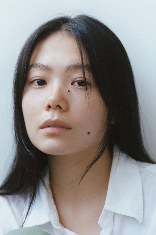 山本奈衣瑠 as Shiho Ichinomiya in Whereabouts of Memories