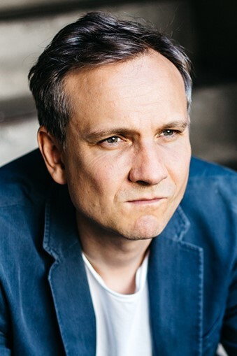 Sebastian Weber as Jörg in Shoppen