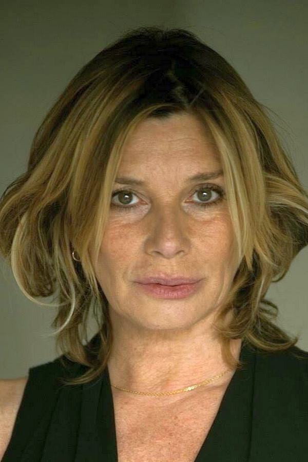 Cinzia Monreale as Carla in Dark Signal