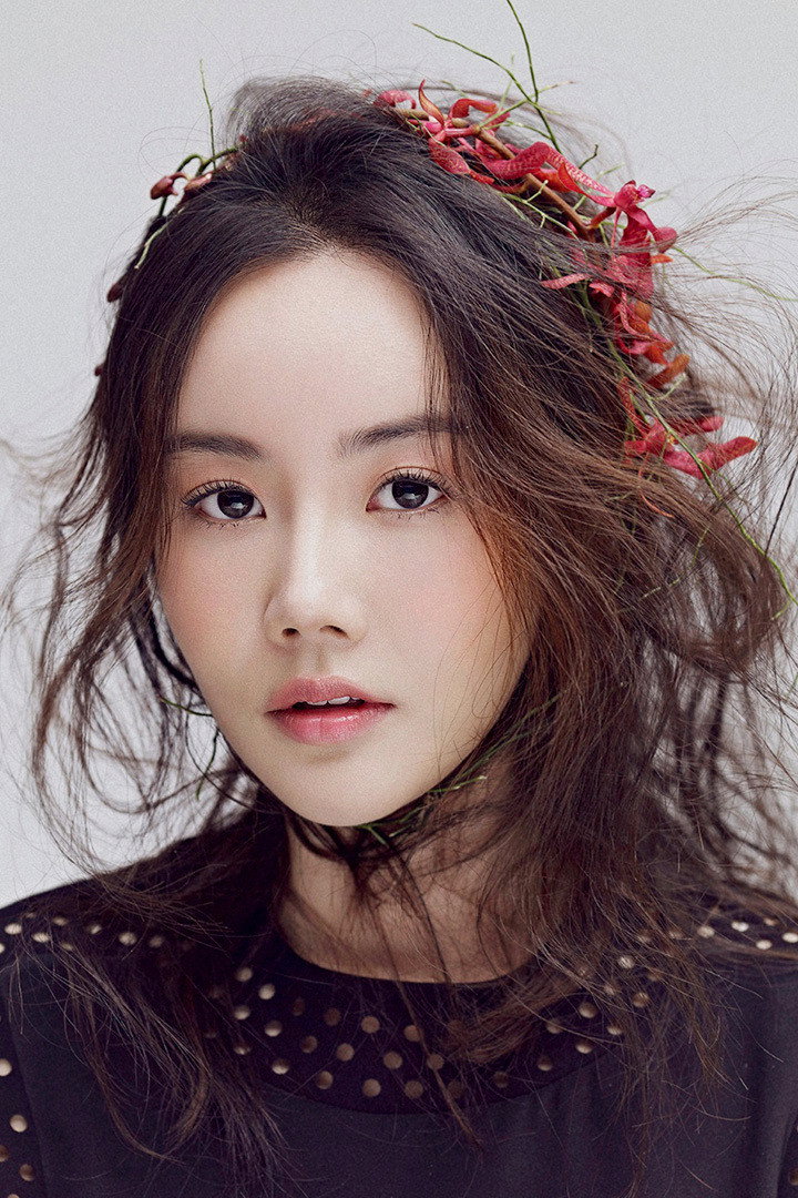 황우슬혜 as Ma-ri in Searching for the Elephant