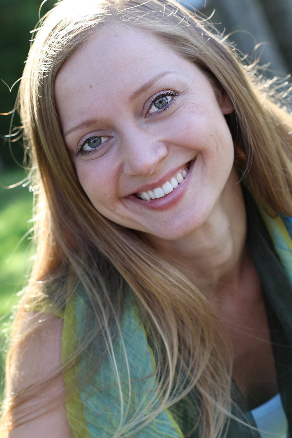 Cindy Salgado as Anna (Wife of the Director) in Revisor