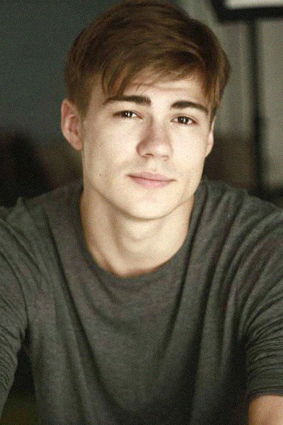 Максим Самчик as Artur in Lost in Kyiv