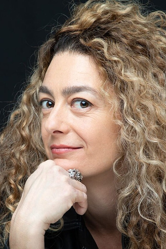Evelyn Famà as Laura in Mauro is Busy