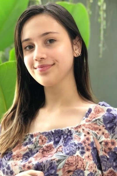 Sharon Sahertian as Dinda in Pok Ame Ame