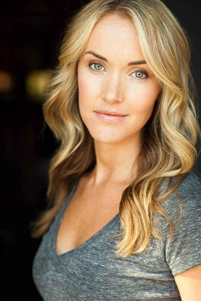 Sarah Burkhardt as Estranged Woman in Queens of Mystery