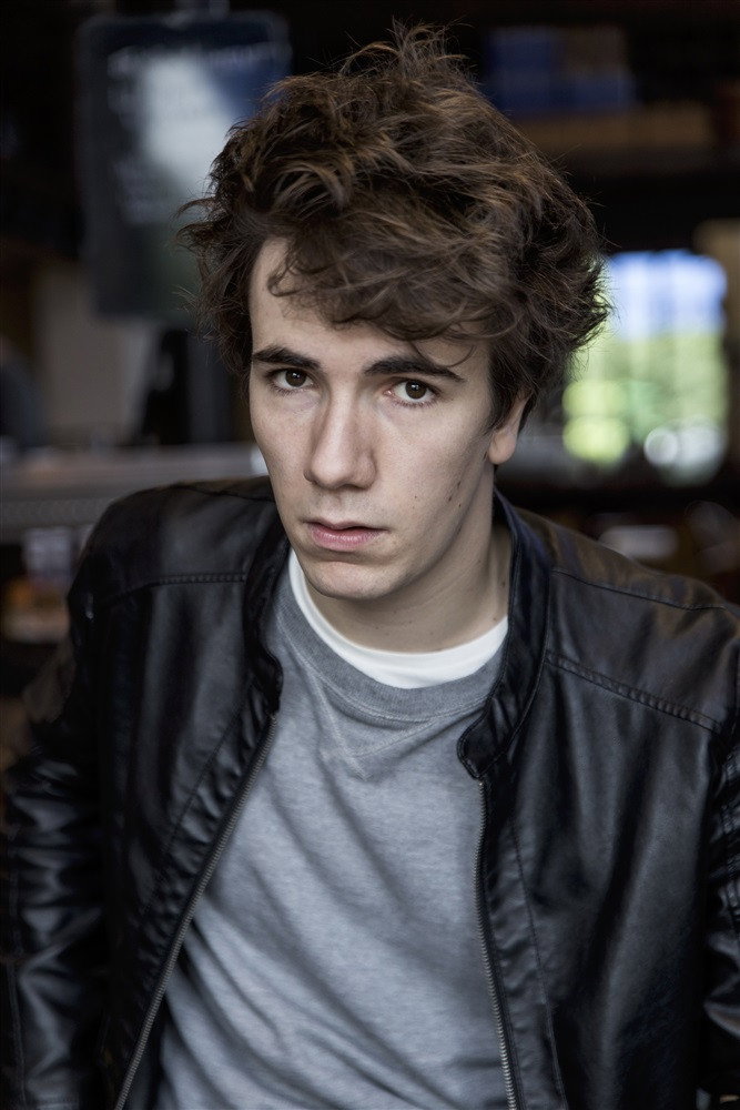 Xavier Guelfi as Théo Durrel in Alexandra Ehle