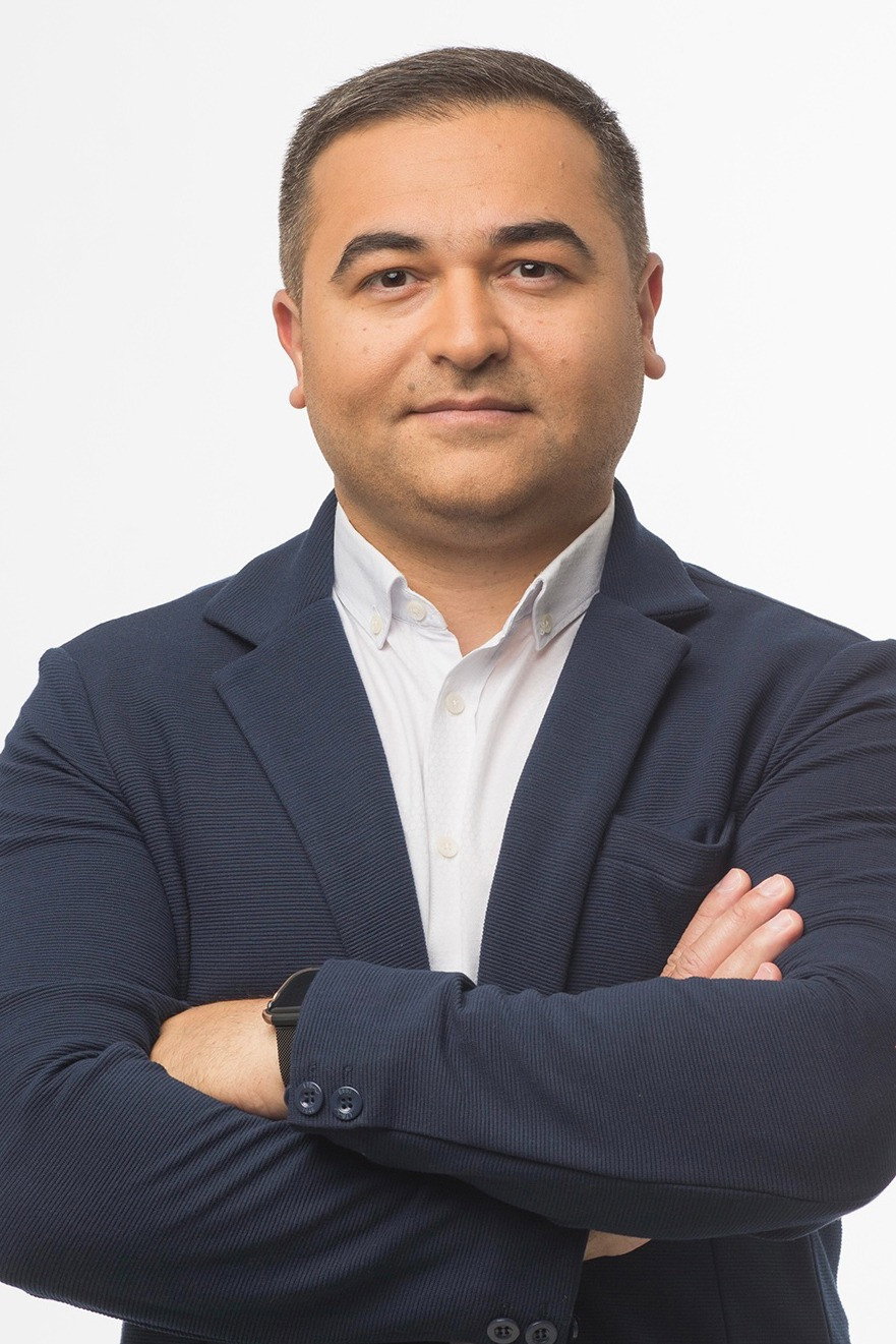 Ilkin Hasani as Şəmi in Bir Xalanin Sirri