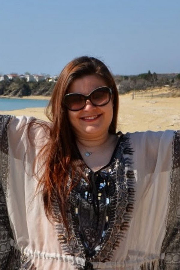 Αθηνά Ασημίδου as Athena (Nana) in Never go there