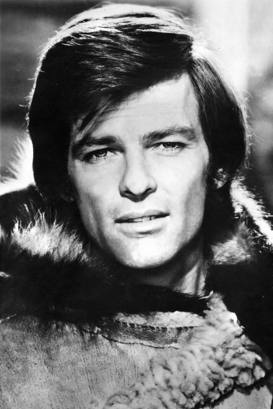 Dean Reed as Owen Olinger in La banda de los tres crisantemos
