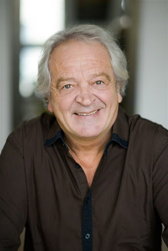 Jean-Marie Frin as Le père in Crawl