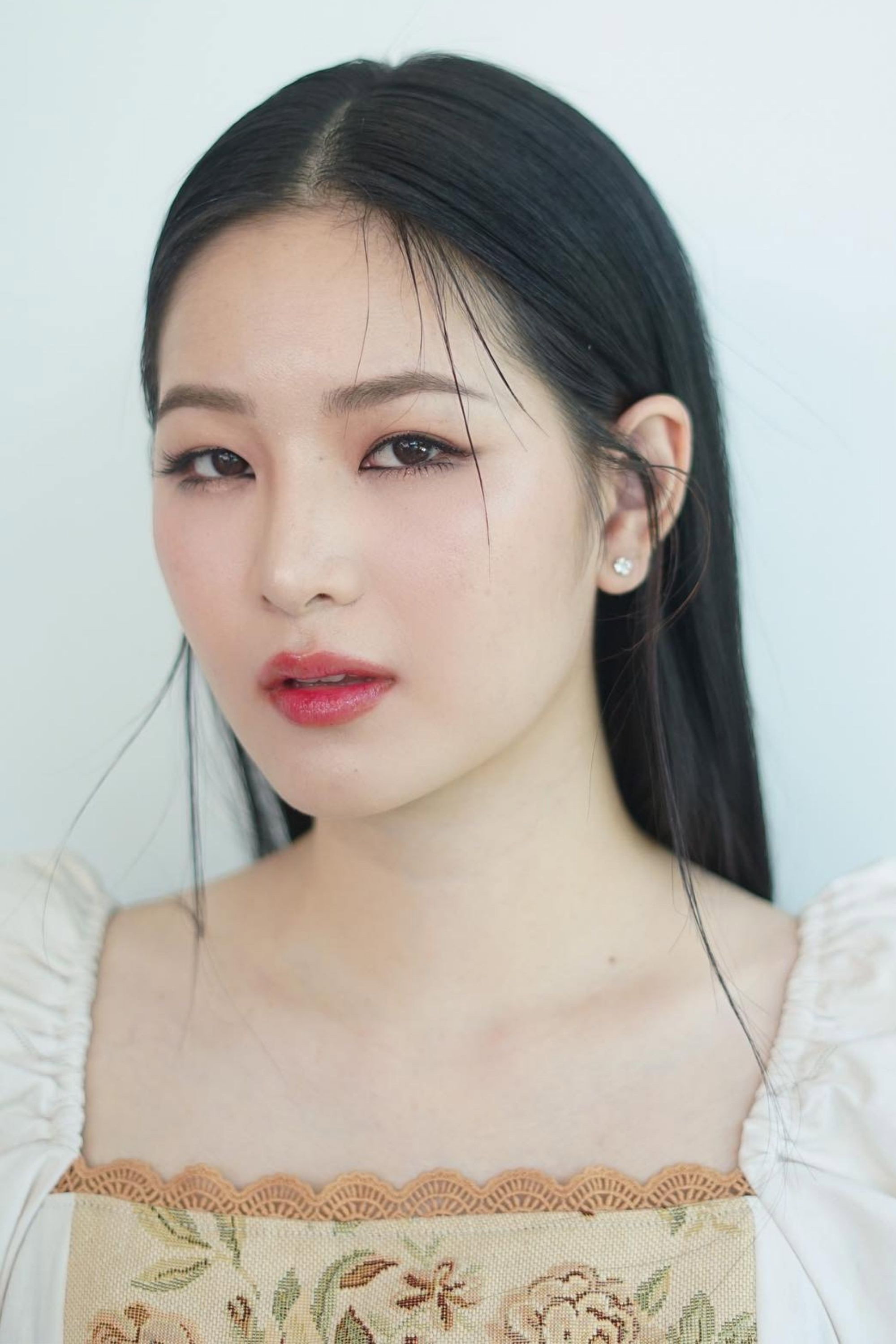 Lapisara Intarasut as 'Din' Kasama Watinwanich in The Fire