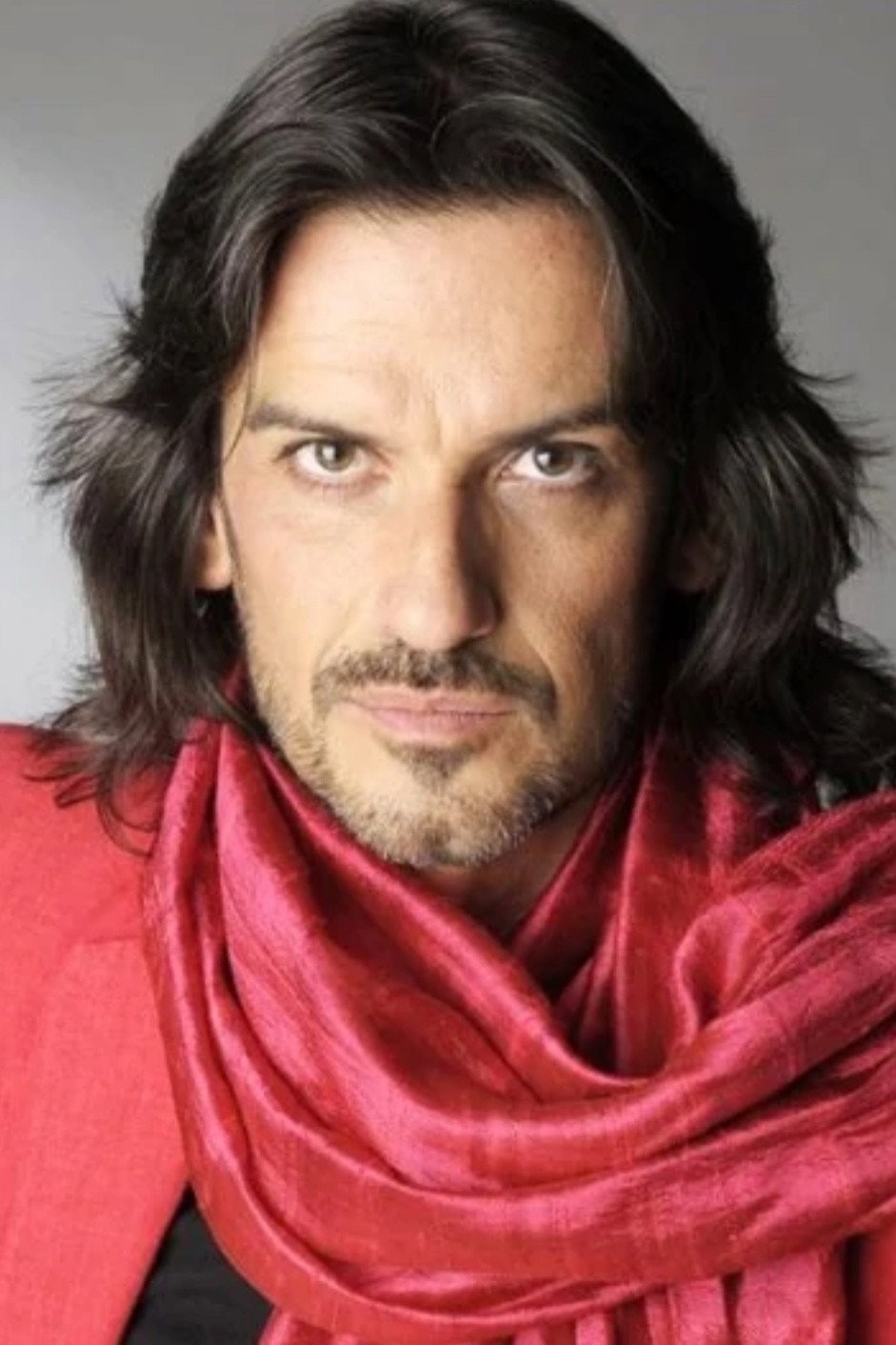 André Maia as Viriato Esteves in Telhados de Vidro