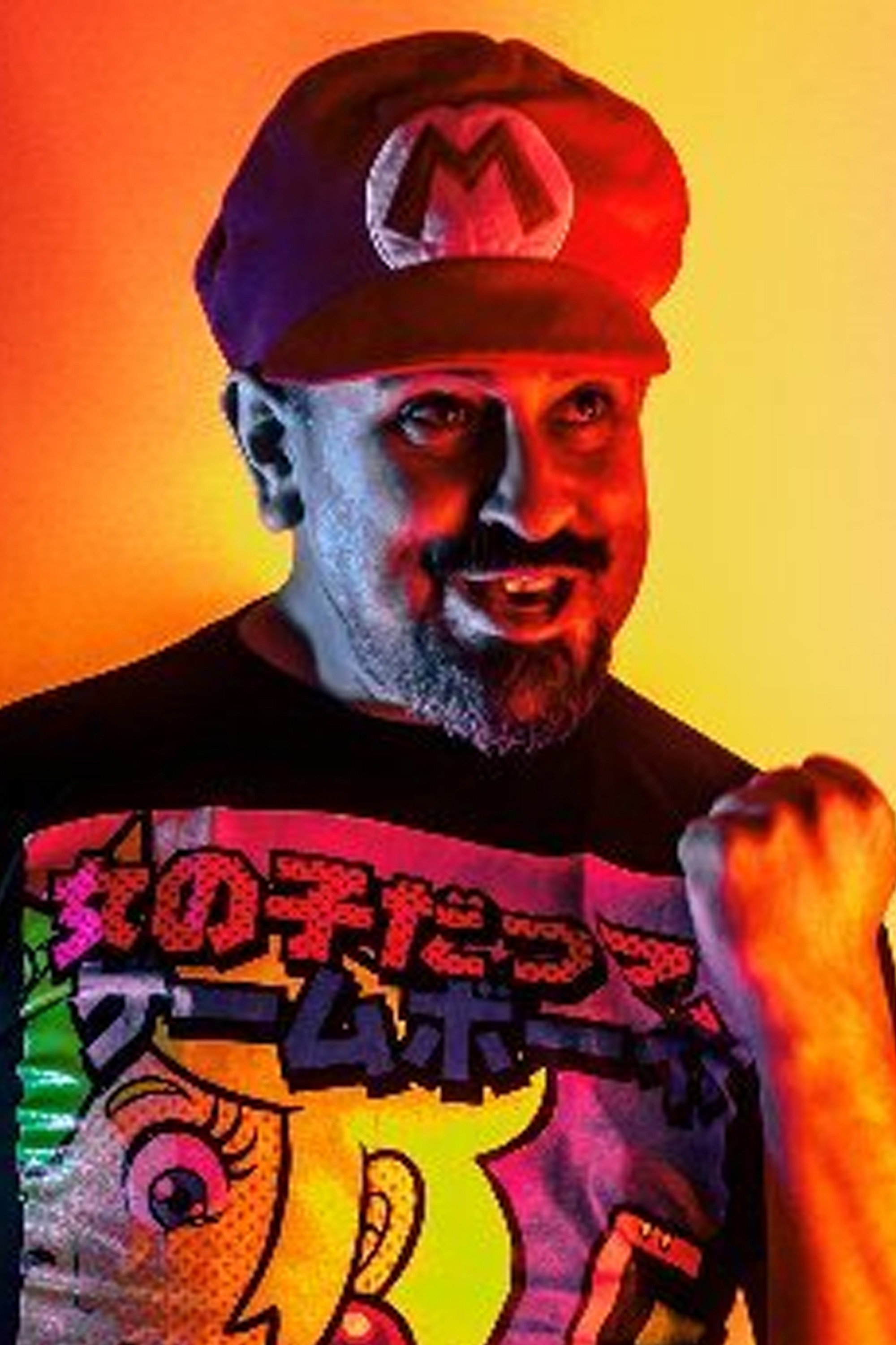 Marcelo Yañez as Roberto in Marisa y Gomoso