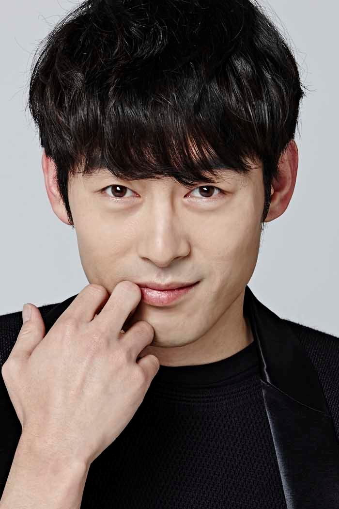 박형수 as Lee Gu-il in The Interest of Love