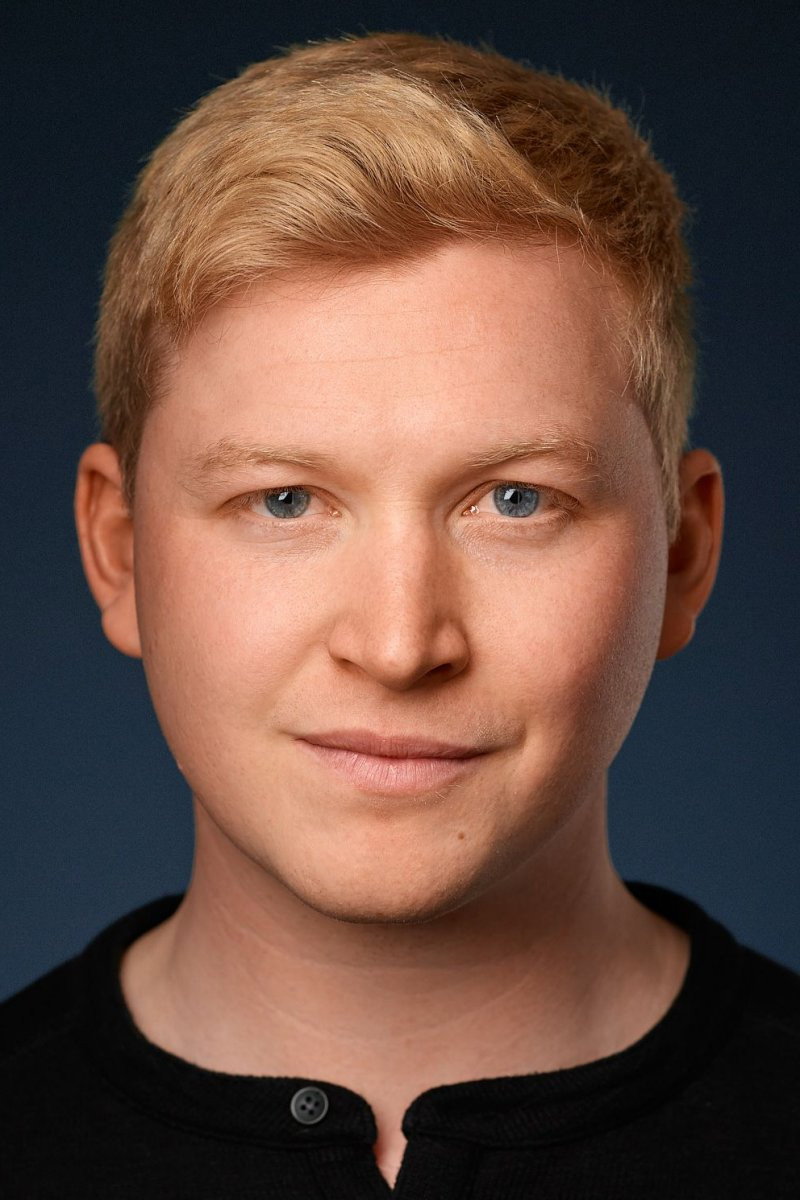 Joshua Spriggs as Stevie in The Blurry Pictures