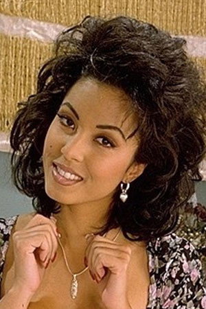 Isis Nile as Loretta in Dog Walker